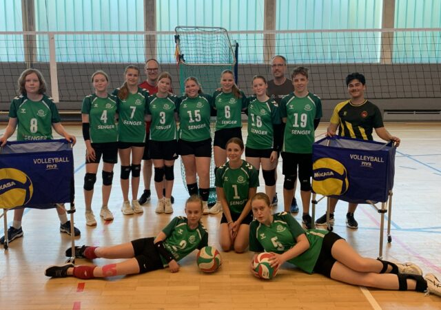 Überreichung des Equipments von Frank Walpuski an Volleyball Jugend