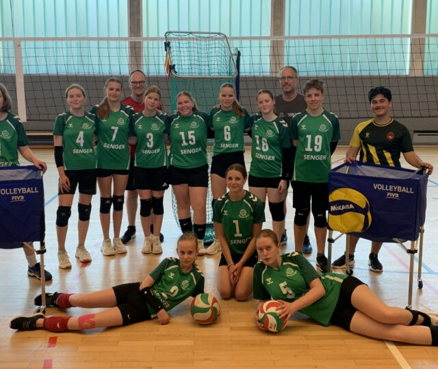 Überreichung des Equipments von Frank Walpuski an Volleyball Jugend